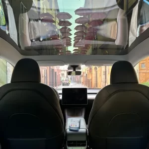 terminal-de-paiement-dans-voiture-electrique-VTC-a-Grasse-pour-paiement-par-CB