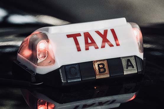 Le Taxi à Annecy ouvre une route paisible entre prescriptions et grands horizons